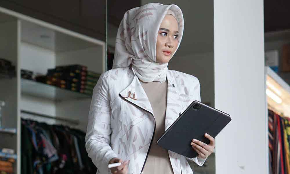 Fashion brand merek lokal designer Li Scarf bisnis pakaian muslimah koleksi terbaru